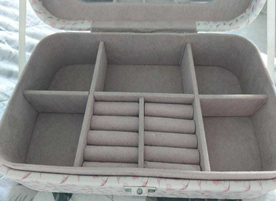 Продам шкатулку для украшений
