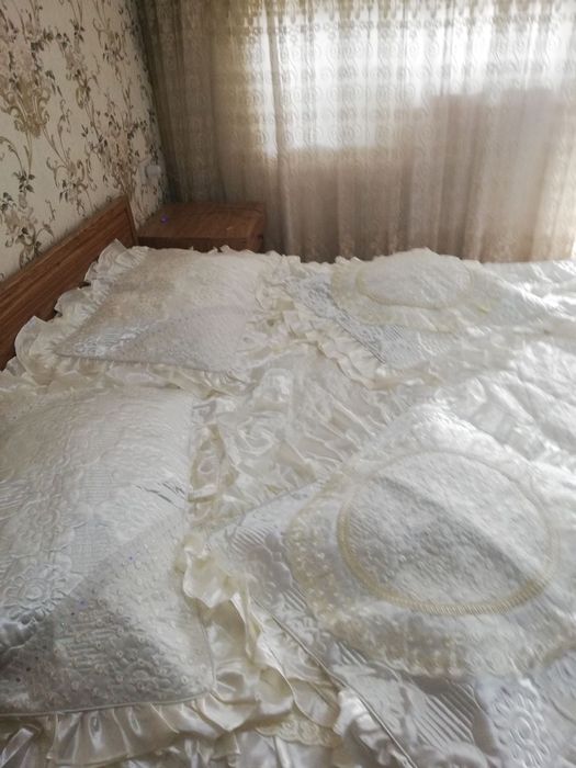 Продаётся красивое 2х спальное покрывало обращаться.звоните