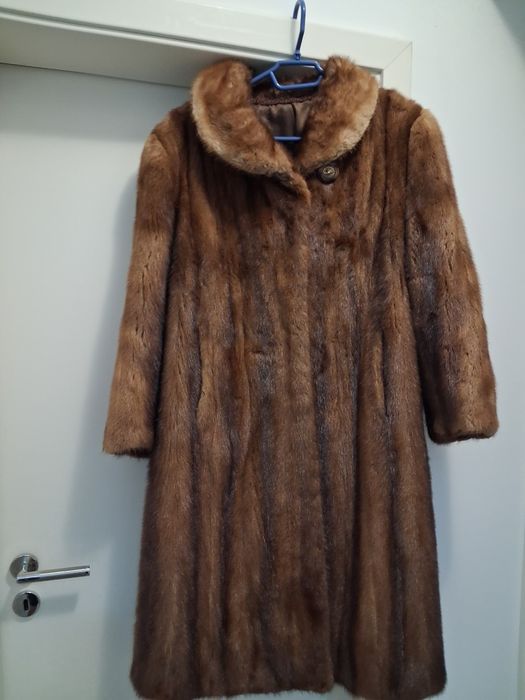 Haina blana lunga de  nurca
