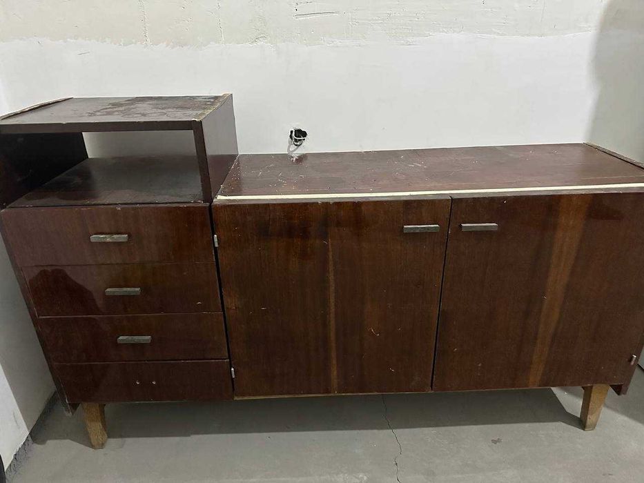 Вместительная тумба под телевизор