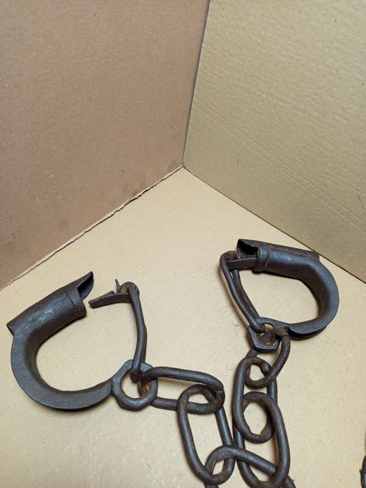Старинна Ковани Затворнически Окови.