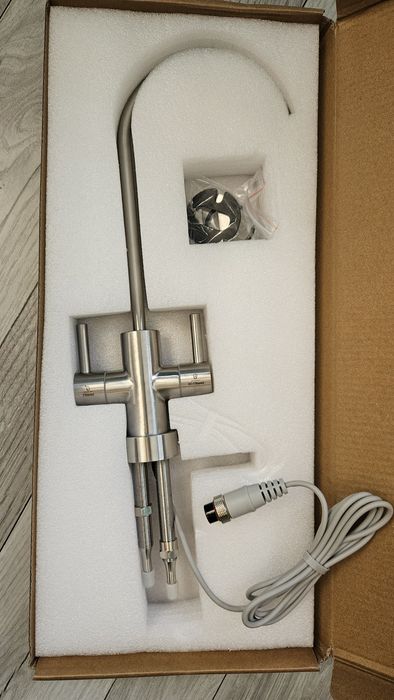 Смесител за филтрирана вода с две кранчета