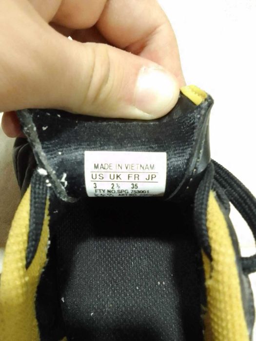 Продавам детски стоножки адидас 35 номер, много запазени, ест. кожа.