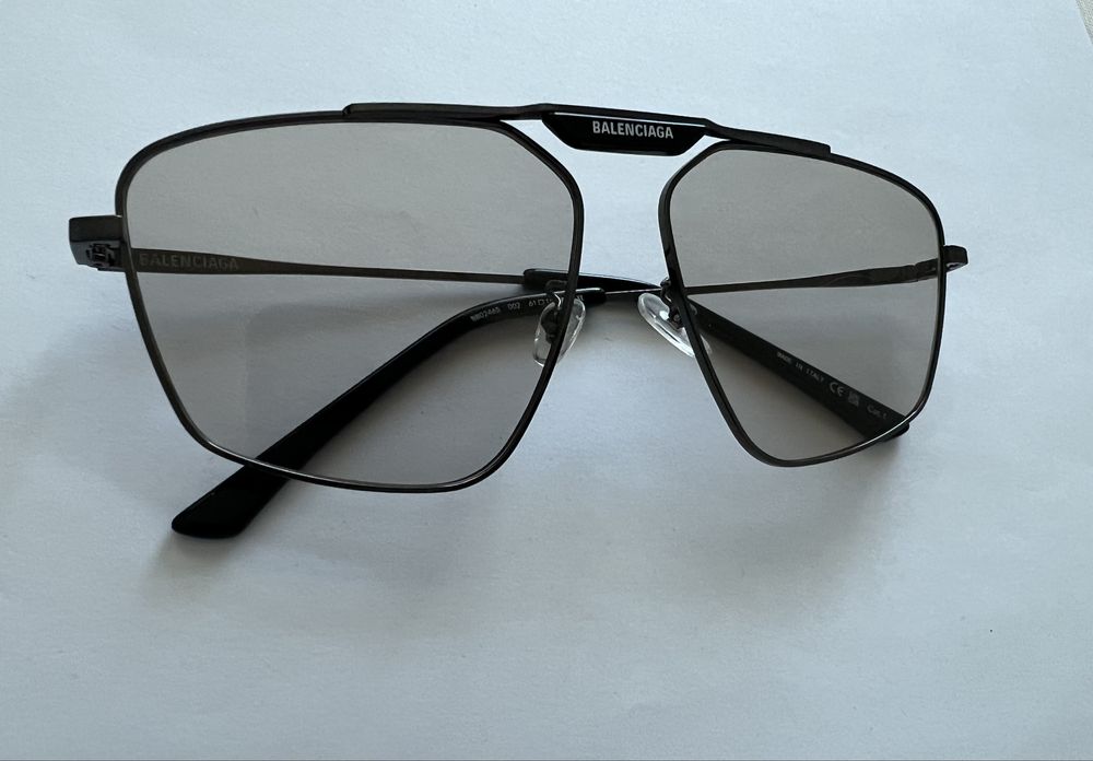 Очки солнезащитные balenciaga
