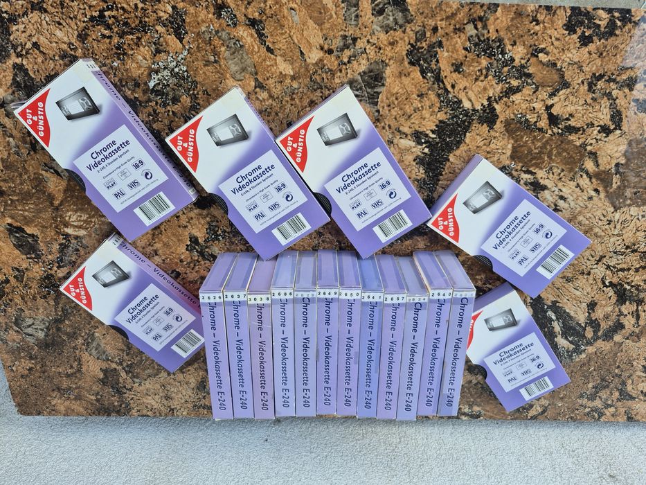 Vand 18 casete video vhs de 240minute cu filme actiune,sf,gr