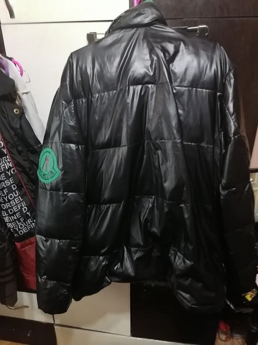 Vând geaca moncler