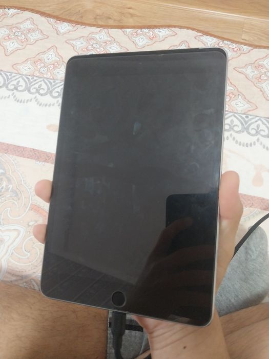 Айпад mini 4 ...
