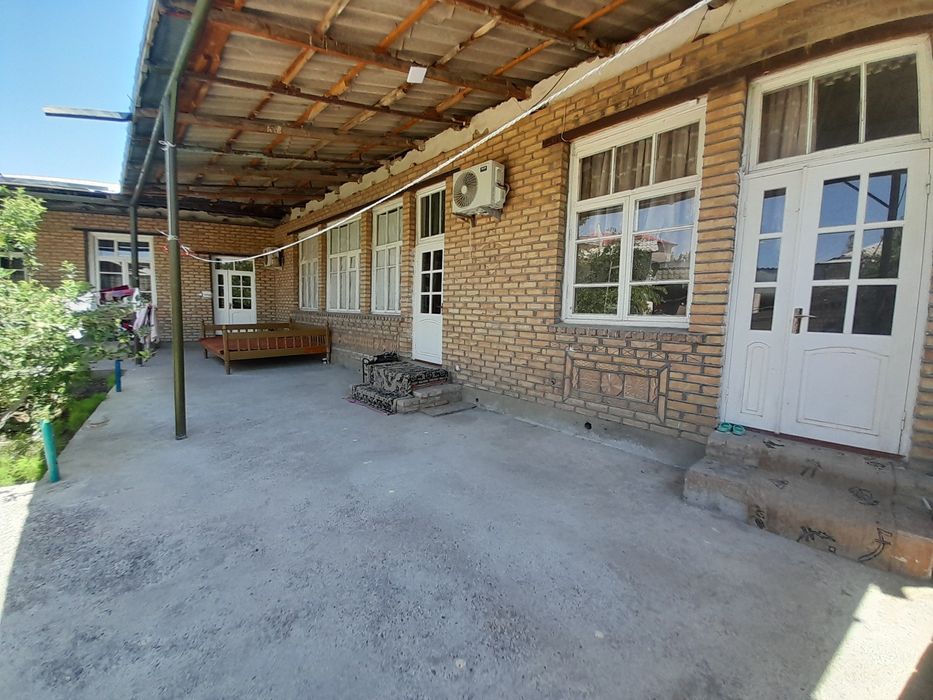 Уй сотилади.кармана бозори амир маркет йонида