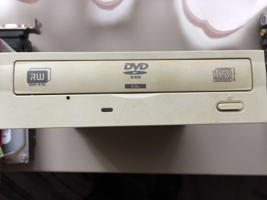 Захранване за компютър, DVD, видеокарта и разни неща.