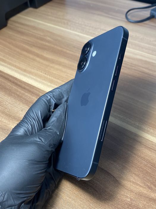 iPhone 16 • 128 GB • Black