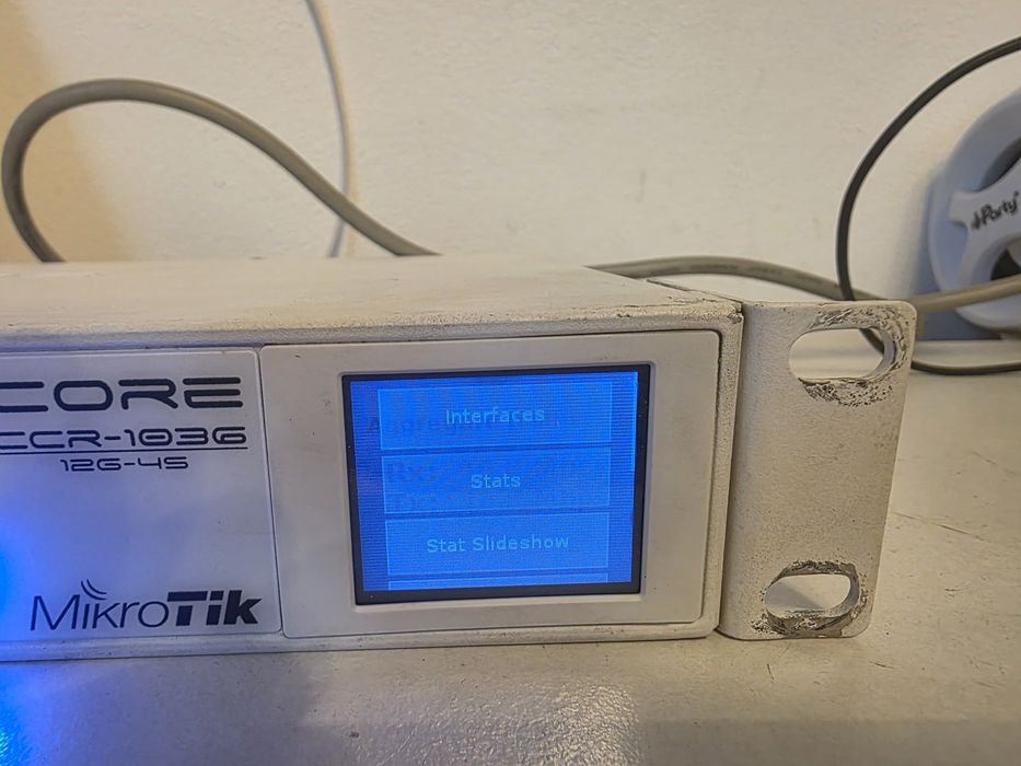 Router enterprise Mikrotik ccr1036