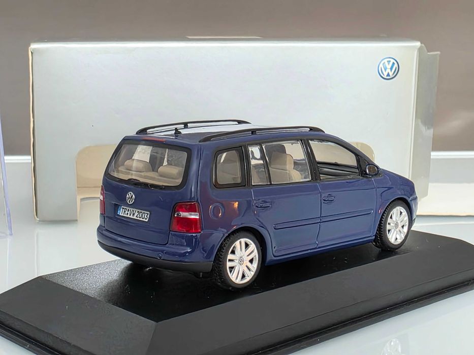 Macheta Auto 1/43 Minichamps Dealer Edition VW Volkswagen Touran