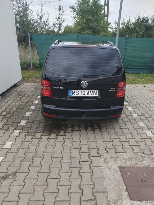 Vând Wolkzvagwn Touran  stare impecabila