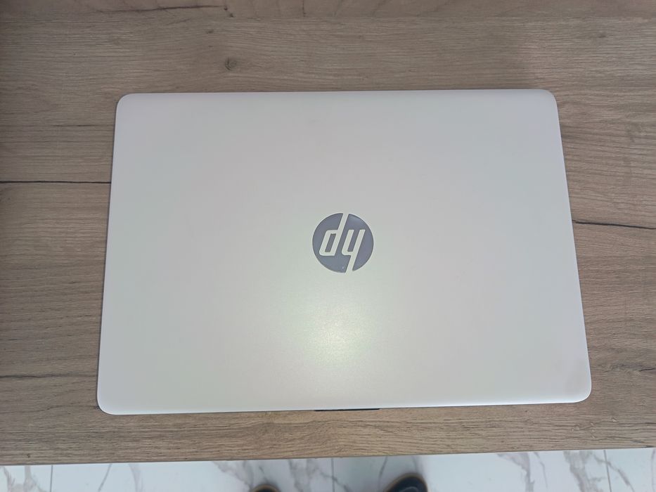 Ноутбук сотилади