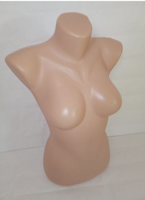 Продается ветрины и манекены