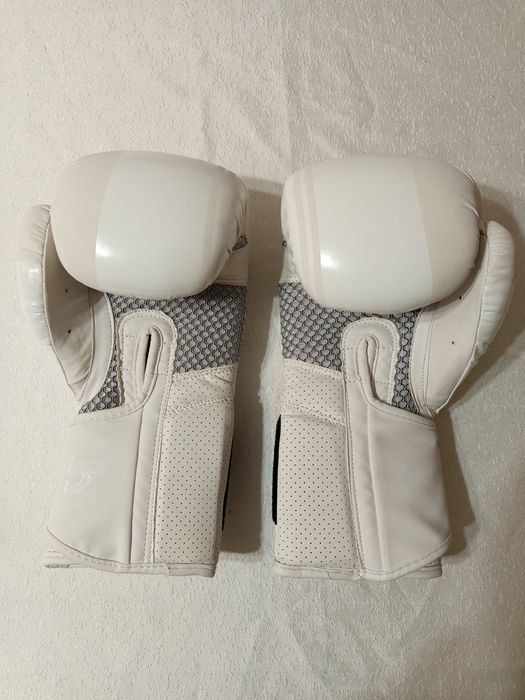 Продавам боксови ръкавици  SZ FIGHTERS Indigo white matt