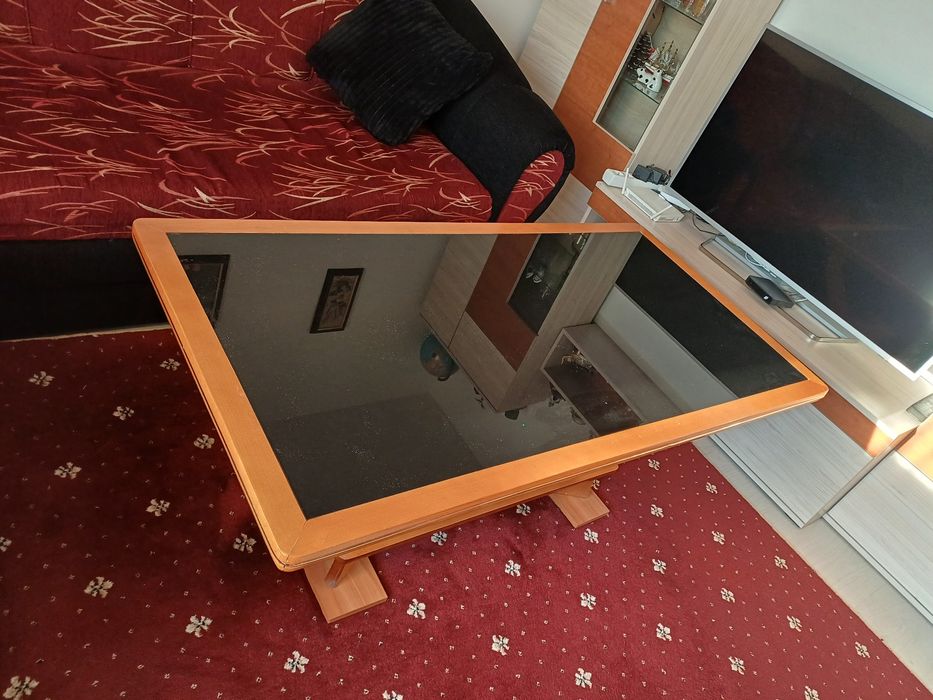 Холна маса цвят череша