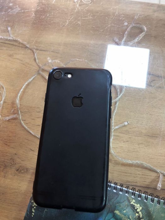 Продам Iphone 7,8