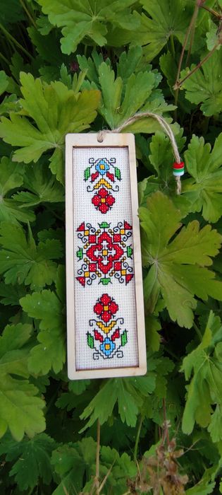 Книгоразделител с шевица