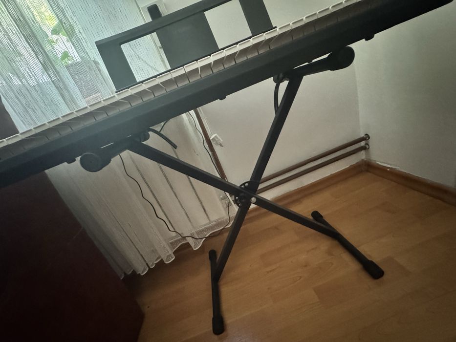 Yamaha PSR-E283 + suport stativ – stare foarte bună