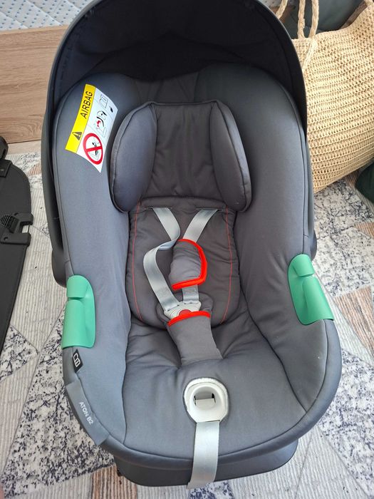Столче за кола Cybex Aton B2 с основа Isofix в много добре състояние
