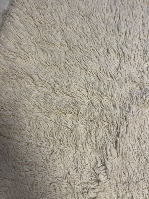 Продавам два бели китеника