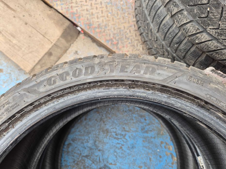 2 Anvelope M+S IARNA - 225/40/18 - GoodYear - PROFIL CA UNELE NOI - DOT 2020 !