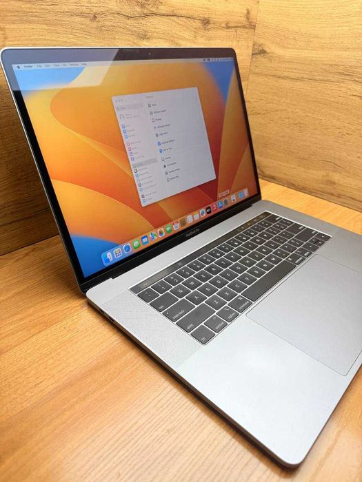 Apple MacBook Pro A1990