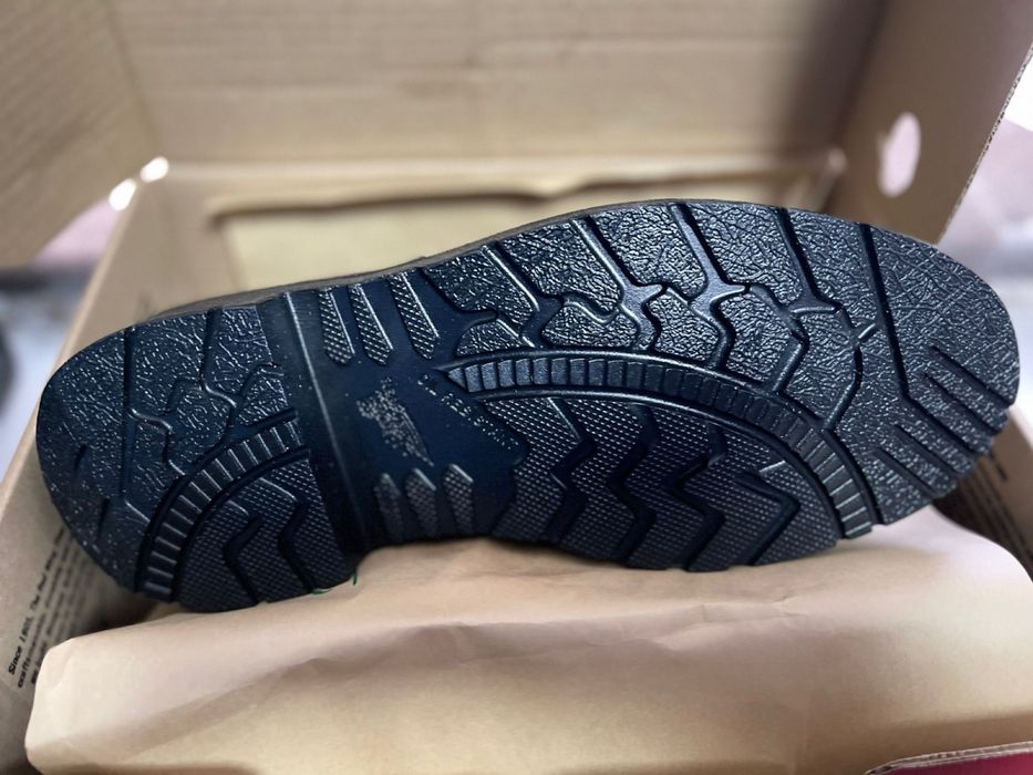 Аяк киым сатылады