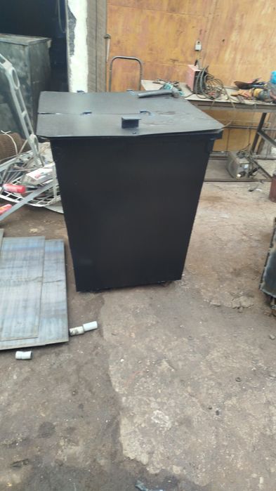 Мусорный контейнер бак