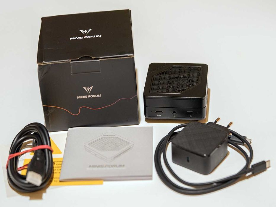 Mini PC Minisforum EM680 32GB DDR5 1TB M.2 SSD