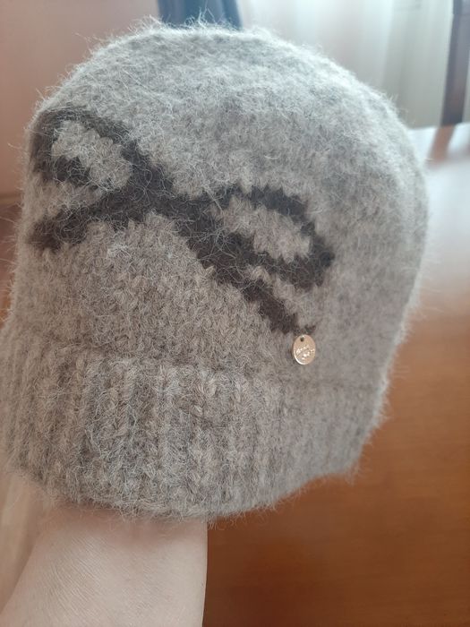 Женская шапка вязанная