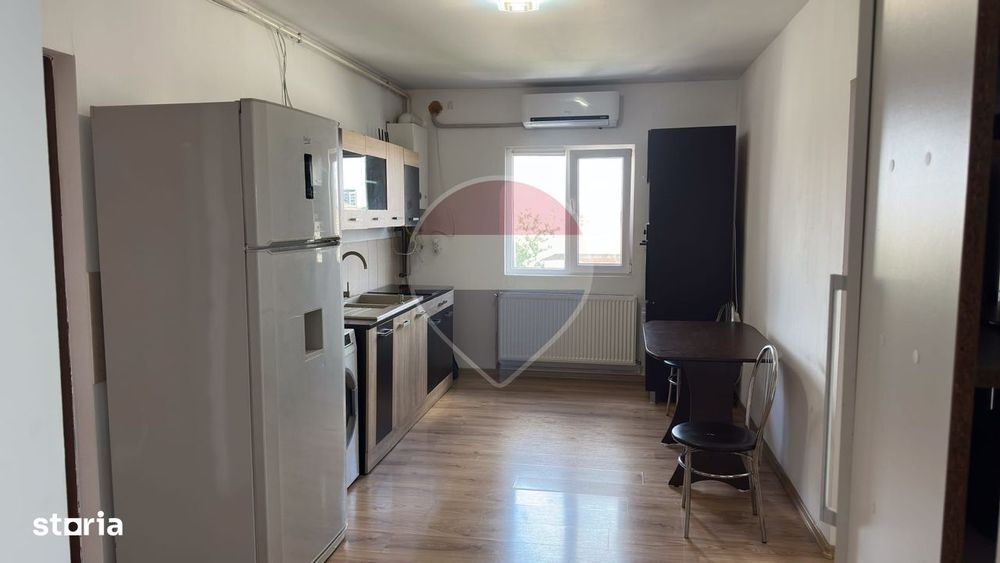 Apartament cu 3 camere de vânzare în zona Soarelui