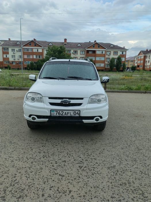 Продам машину Шевролет нива