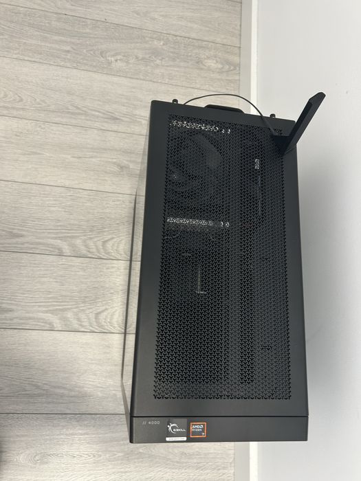 PC Gaming Ryzen 7 9800x3d RTX 5070 32Gb DDR5 2Tb FĂRĂ RGB [Impecabil, în garanție 1 an]