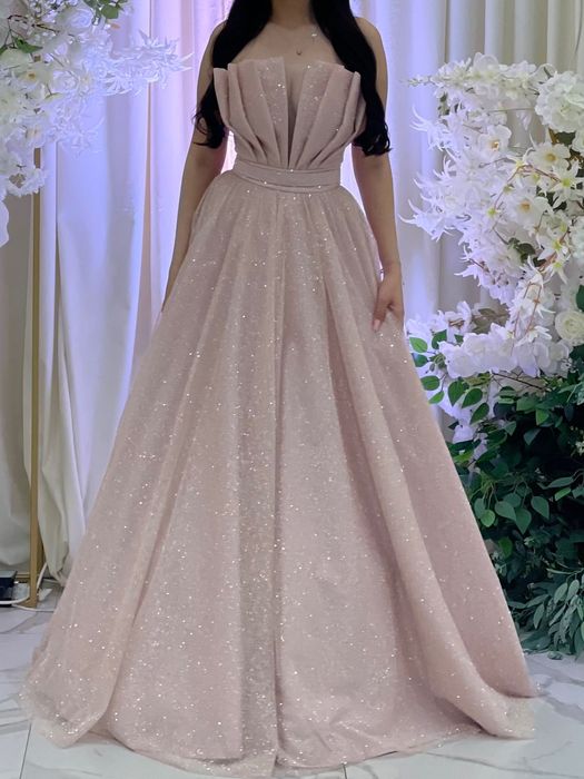 Вечернее платье пышное розовое