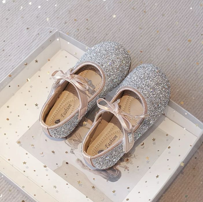 Продам туфли для девочки