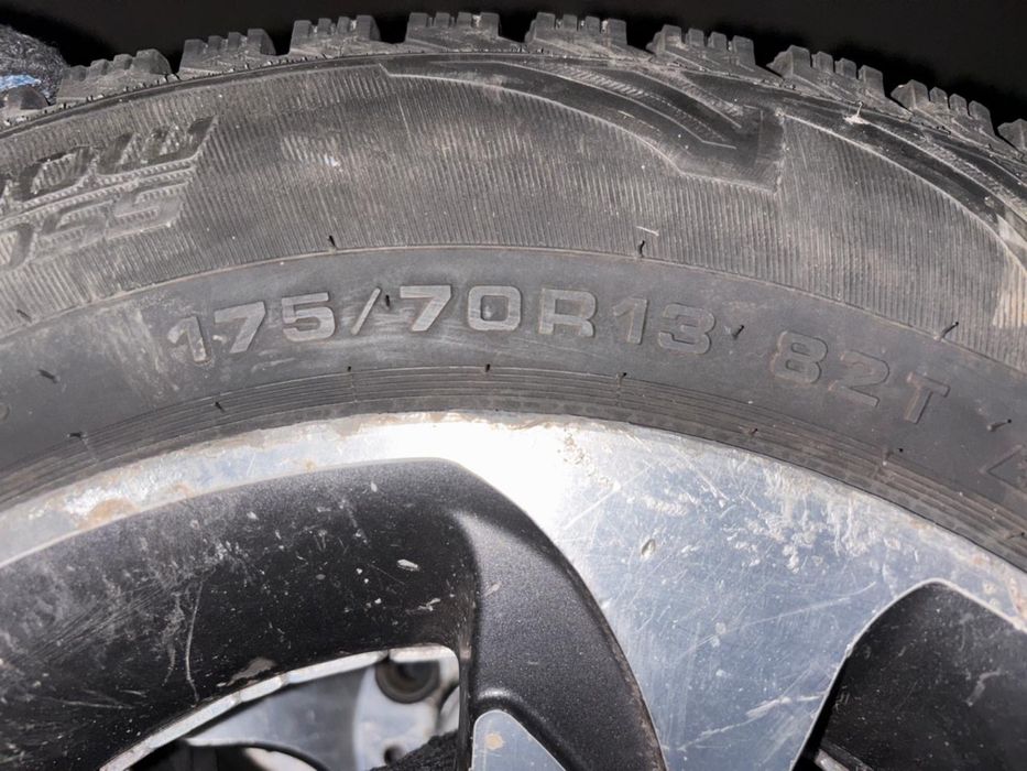 Продам зимнюю резину с дисками