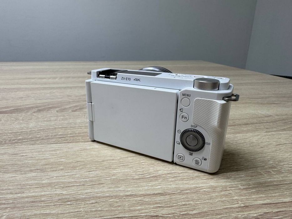 Фотокамера Sony ZV-E10