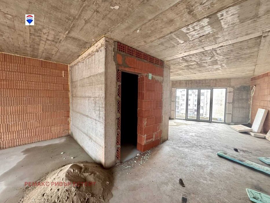 Продава се Тристаен апартамент в Русе, Център - 115 кв.м за 1521 €/кв.м - Снимка #4