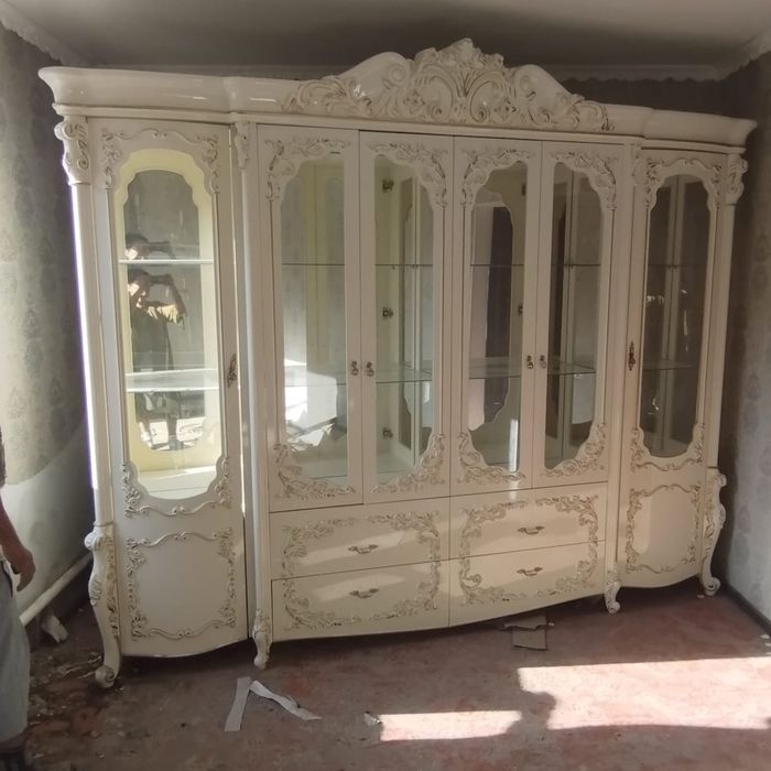 Продаётся сервант
