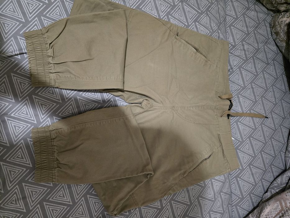 Pantaloni eleganti si casual