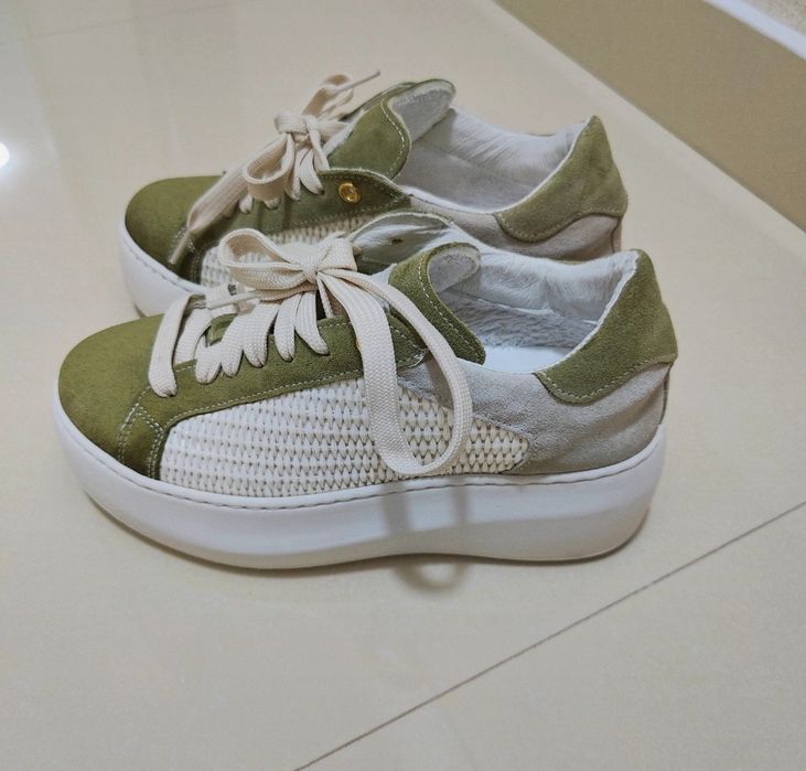 Adidași piele intoarsa