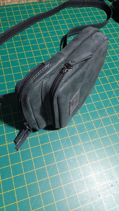 Сумка барсетка через плечо.