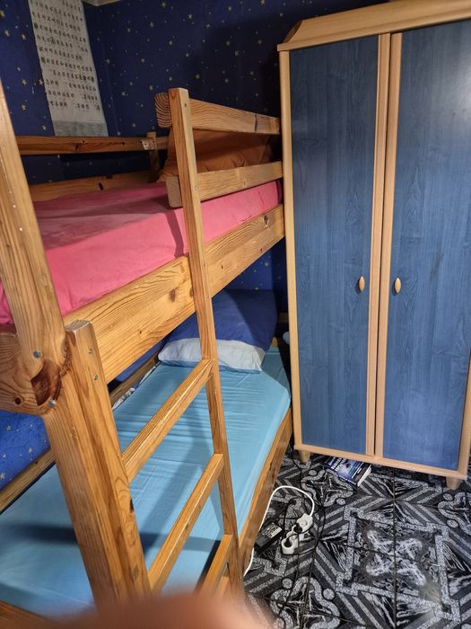 Двуетажно легло с два матрака.