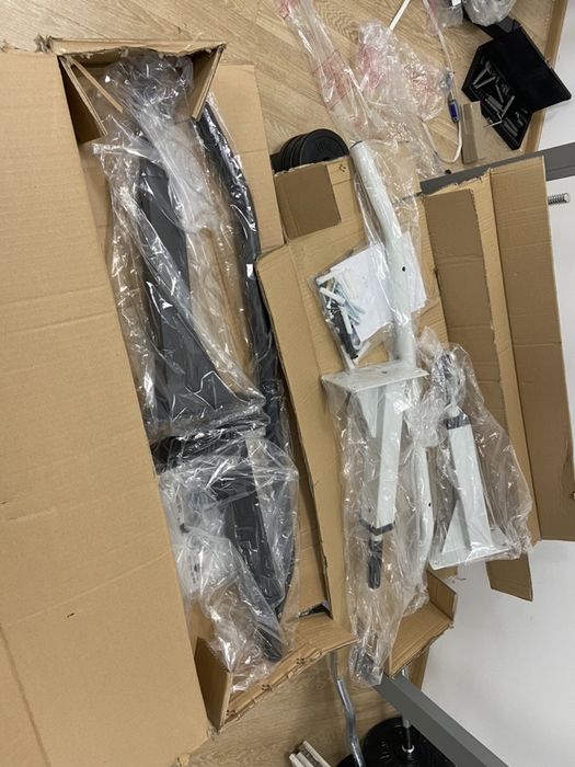 Bara tractiuni cu prindere pe perete, alba si neagra made in Germany