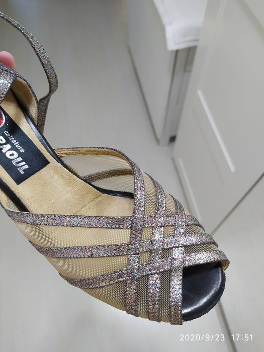 Продам бальные туфли