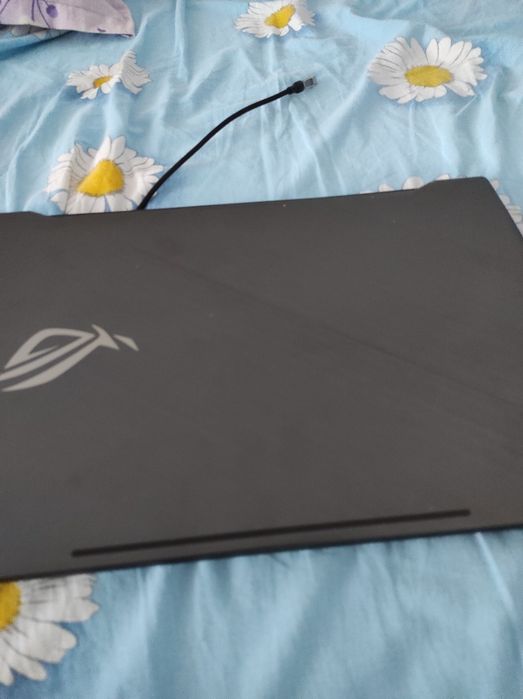 Laptop GL703GE se mișcă bine
