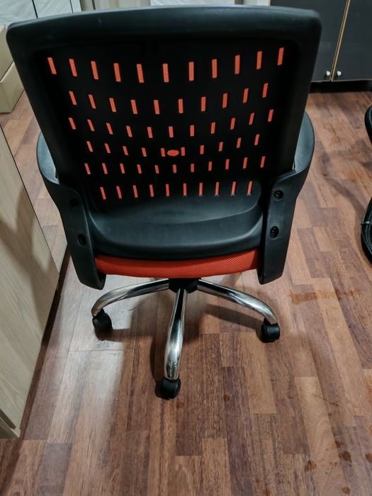 Vând 2 scaune birou. Preț 1 scaun 200 RON sau ambele 350 ron