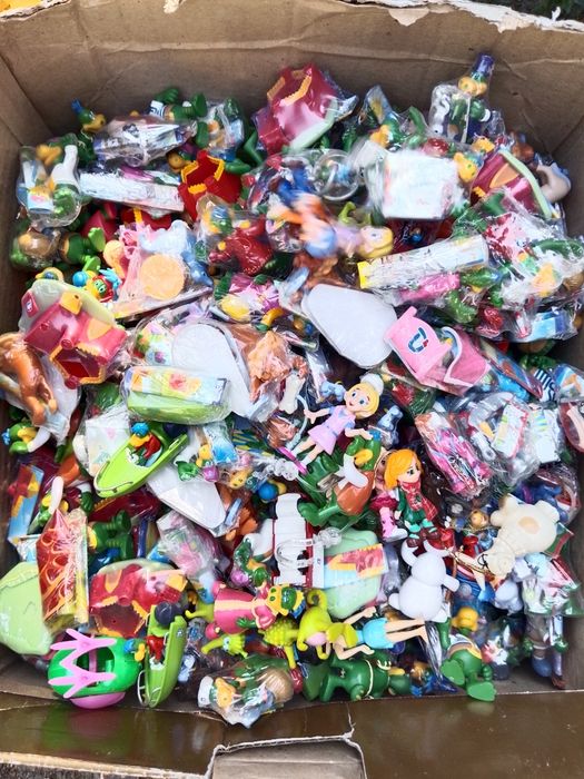 Продам игрушки от Дино и киндера